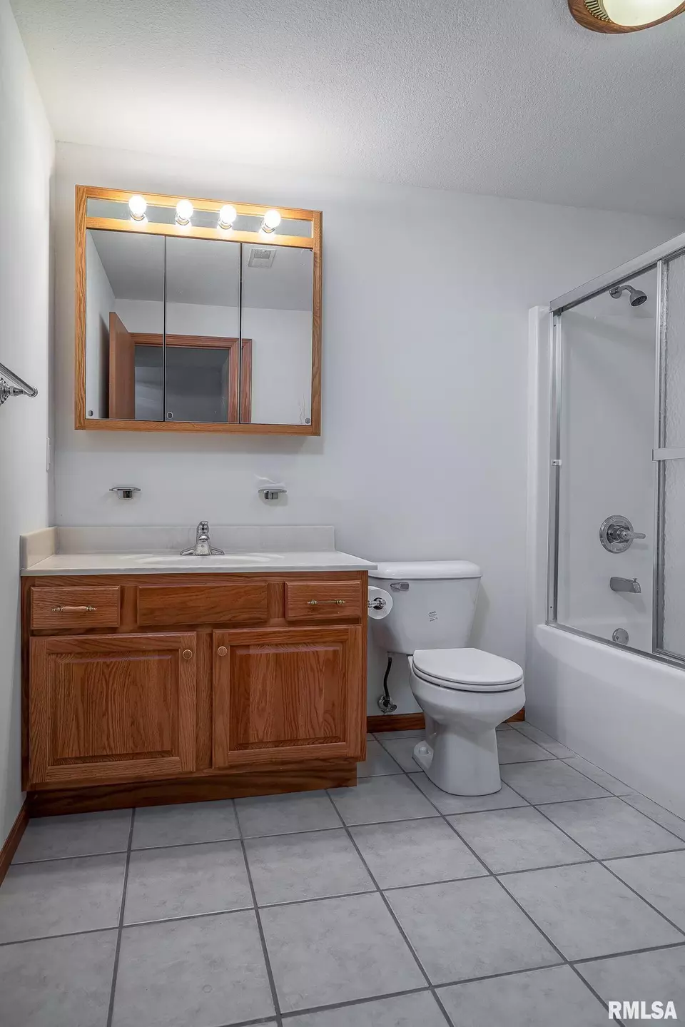 Bath - 601 Cherry Ct, Colona, IL 61241 photo 5 of 5