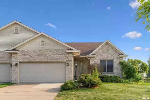 5521 Baraboo Ct, Davenport, IA 52804