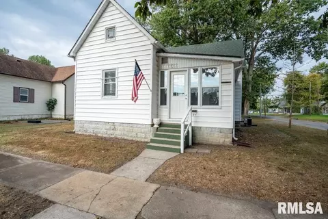 721 N 16th St, Herrin, IL 62948
