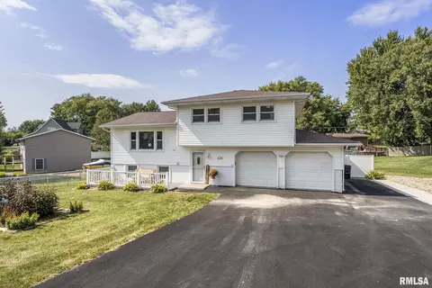 126 Henry Dr, Orion, IL 61273
