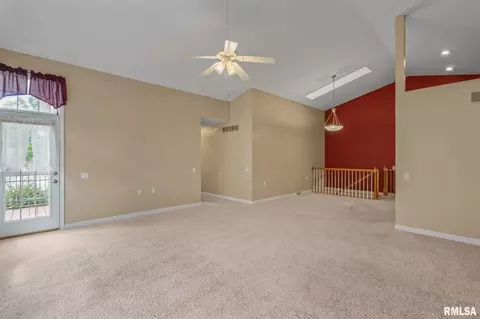 1105 18th Ave, Silvis, IL 61282 photo 4