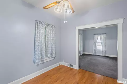 2370 31st St, Moline, IL 61265 photo 9
