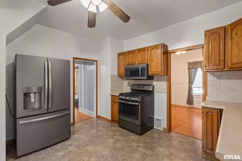 2370 31st St, Moline, IL 61265 photo 13