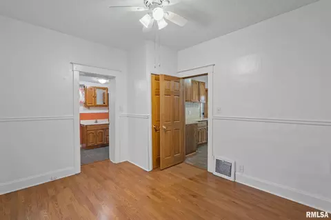 2370 31st St, Moline, IL 61265 photo 16