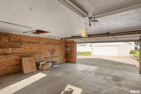 2370 31st St, Moline, IL 61265 photo 33