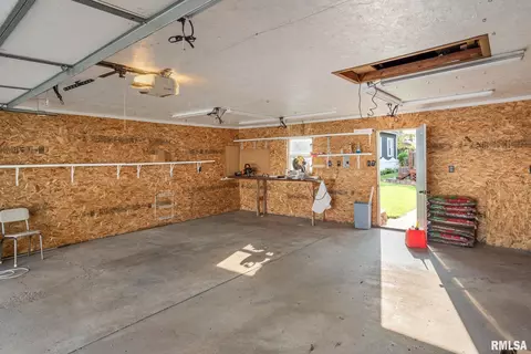 2370 31st St, Moline, IL 61265 photo 32