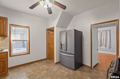 2370 31st St, Moline, IL 61265 photo 12