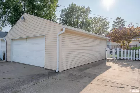 2370 31st St, Moline, IL 61265 photo 31