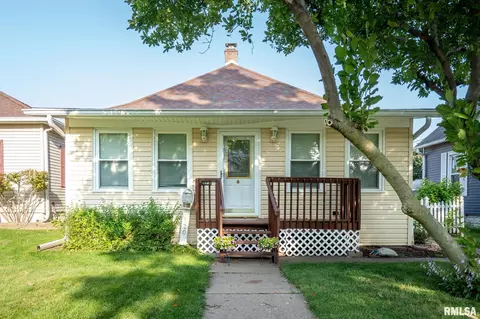 2370 31st St, Moline, IL 61265