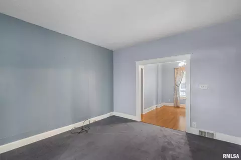 2370 31st St, Moline, IL 61265 photo 7
