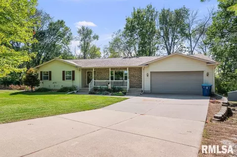 6203 116th St, Blue Grass, IA 52726