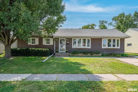 2417 W 18th St, Davenport, IA 52804