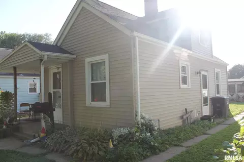 2113 4th St, Moline, IL 61265 photo 2