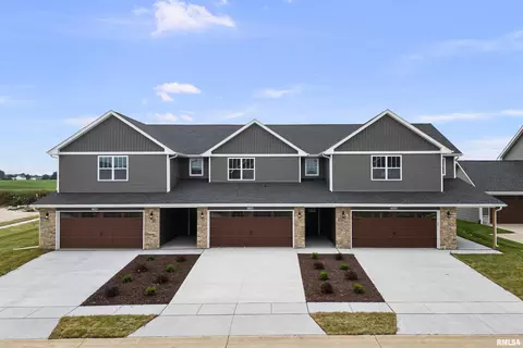 7146 Grove Xing, Bettendorf, IA 52722