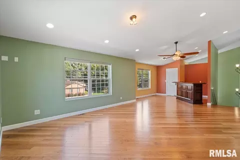 555 25th Ave, Moline, IL 61265 photo 32