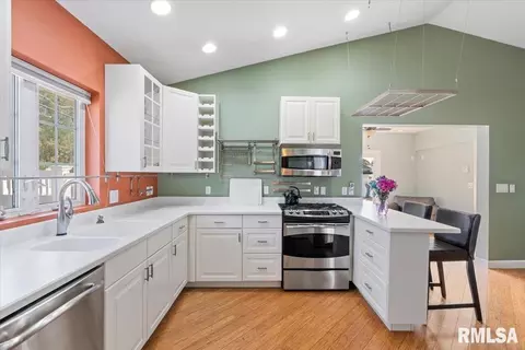 555 25th Ave, Moline, IL 61265 photo 16