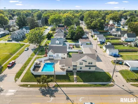 555 25th Ave, Moline, IL 61265
