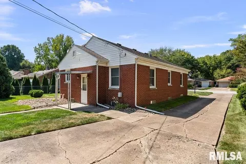 1870 25th Avenue Ct, Moline, IL 61265 photo 2