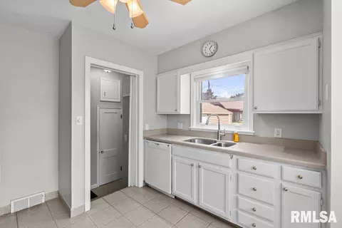 1870 25th Avenue Ct, Moline, IL 61265 photo 23
