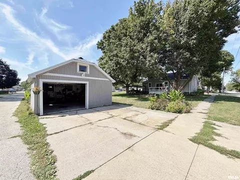228 E Locust St, Geneseo, IL 61254 photo 6