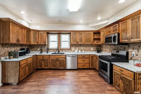 130 9th St, Silvis, IL 61282 photo 9