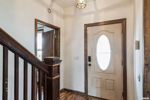130 9th St, Silvis, IL 61282 photo 3