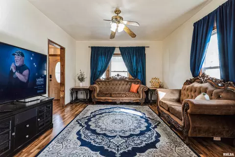 130 9th St, Silvis, IL 61282 photo 6