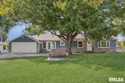 3852 N 3rd St, Clinton, IA 52732