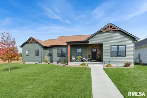 322 Crossroads Ave, Camanche, IA 52730