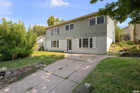 2505 Cody St, Bettendorf, IA 52722