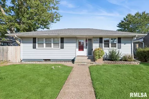 923 Pershing Blvd, Clinton, IA 52732