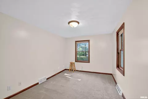 1802 26th Ave, Moline, IL 61265 photo 9