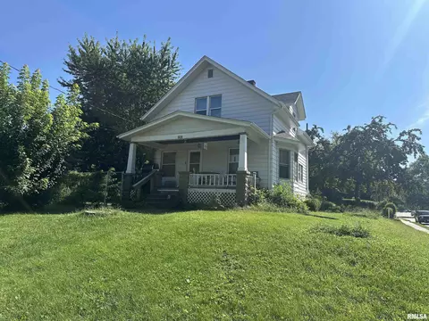 605 16th St, Bettendorf, IA 52722