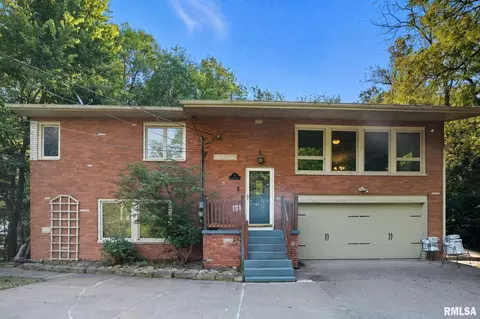 15 Forestview Dr, Coal Valley, IL 61240
