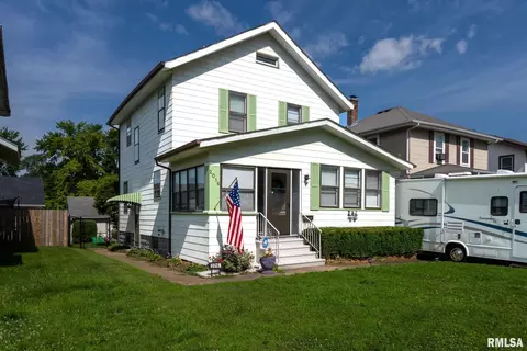 2016 12th St, Rock Island, IL 61201