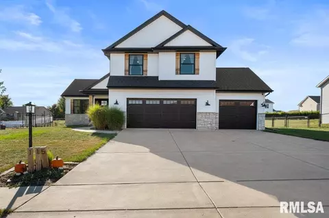 115 Parkview Dr, Eldridge, IA 52748