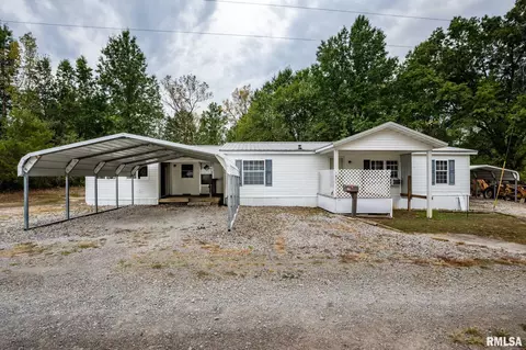 370 Dove Ln, Elkville, IL 62932