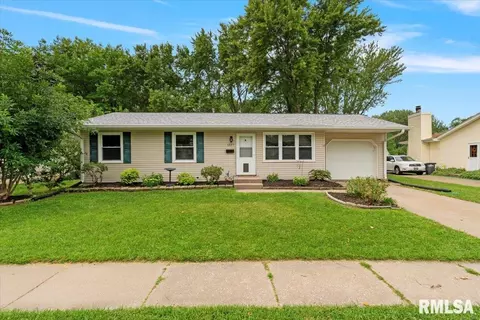 1337 Golden Valley Dr, Bettendorf, IA 52722