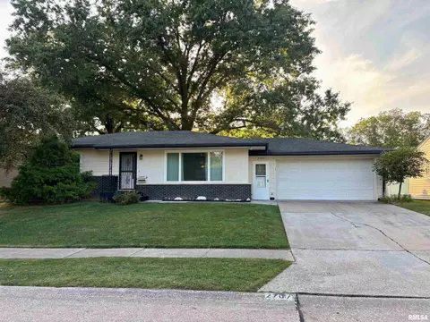 2707 2nd St, Moline, IL 61265