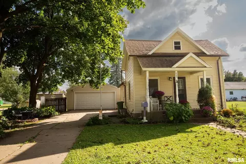 403 4th St, Durant, IA 52747