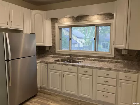 414 E Oak St, Kewanee, IL 61443 photo 12