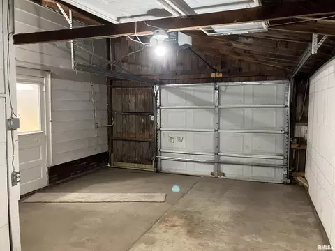 414 E Oak St, Kewanee, IL 61443 photo 37