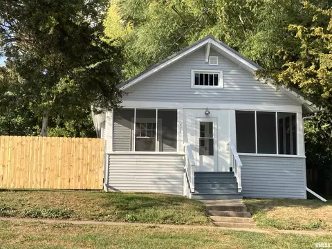 414 E Oak St, Kewanee, IL 61443 photo 2