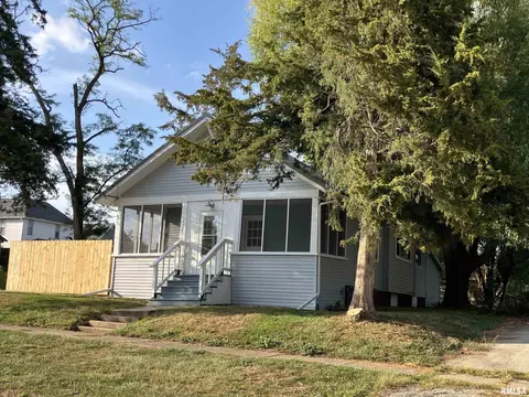 414 E Oak St, Kewanee, IL 61443 photo 3