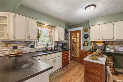 2407 2nd St, Moline, IL 61265 photo 7