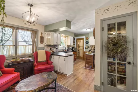 2407 2nd St, Moline, IL 61265 photo 6