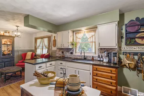 2407 2nd St, Moline, IL 61265 photo 11