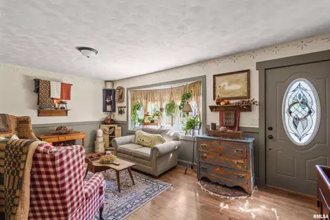 2407 2nd St, Moline, IL 61265 photo 5