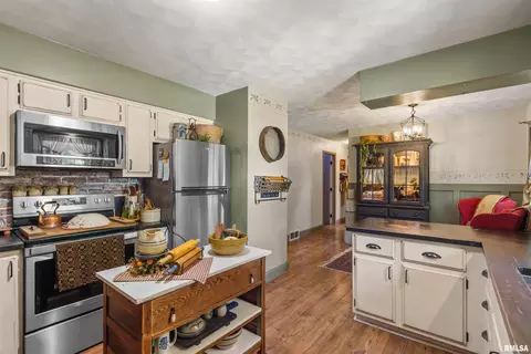 2407 2nd St, Moline, IL 61265 photo 8