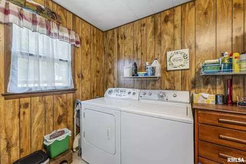 201 E Monroe St, Joy, IL 61260 photo 4